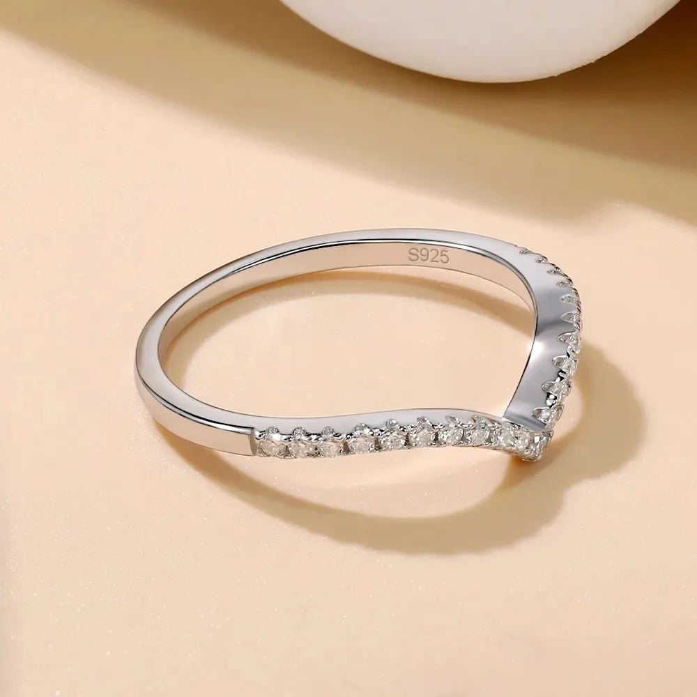 Curved Moissanite Diamond Ring