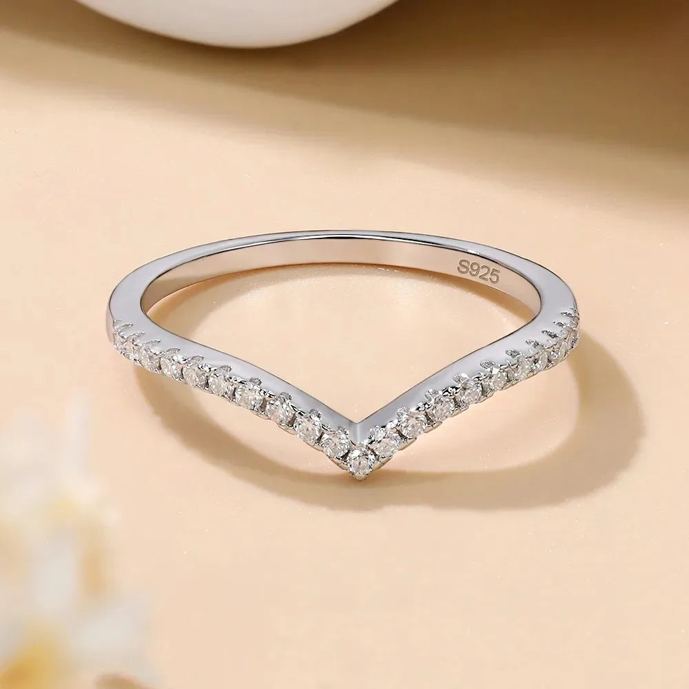 Curved Moissanite Diamond Ring