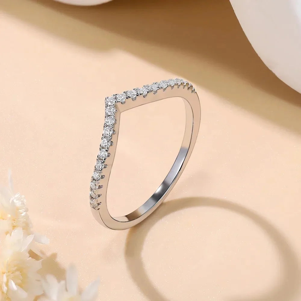 Curved Moissanite Diamond Ring